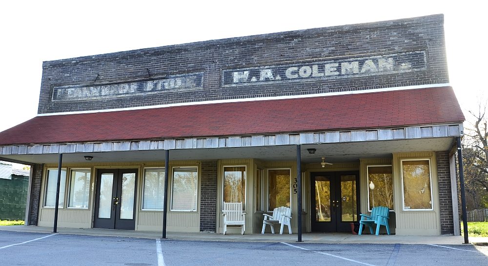 The Keo Commercial Historic District block with a covered porch.